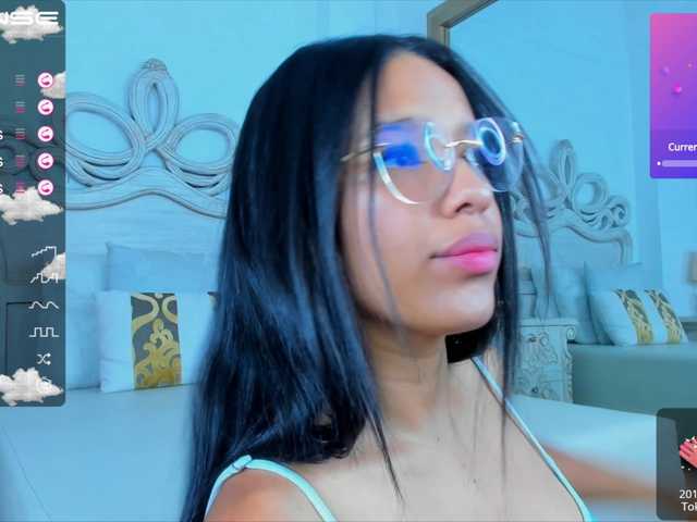 Live sex webcam photo for Charlotte-Jon #275639152