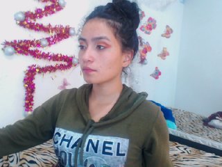 Live sex webcam photo for Charlotte-Lin #200393747