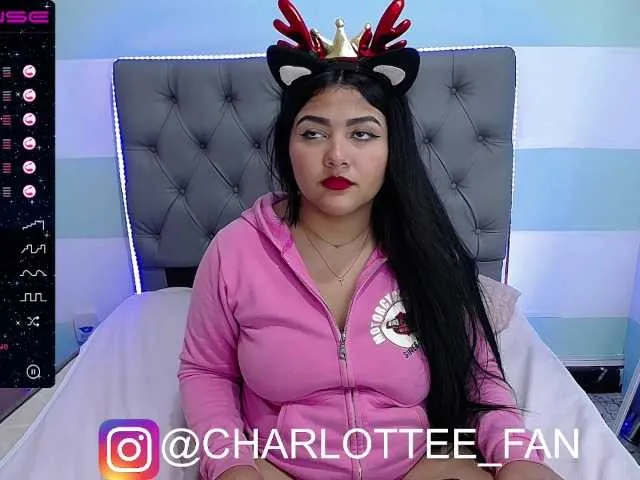 Live sex webcam photo for Charlotte-Lin #271694537