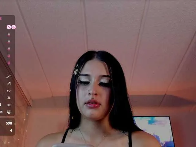 Live sex webcam photo for Charlotte-greys #291717370