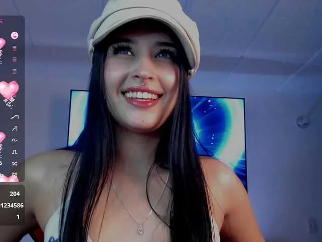 Live sex webcam photo for Charlotte-greys #292258168