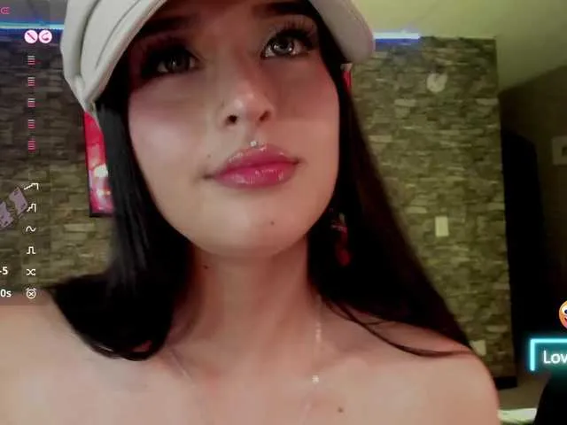 Live sex webcam photo for Charlotte-greys #293682861