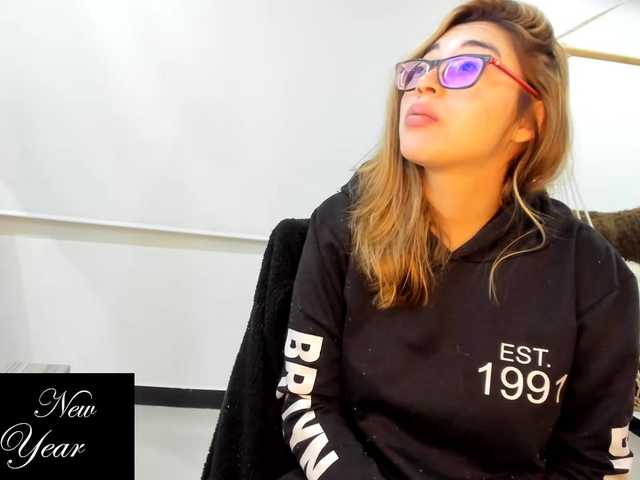 Live sex webcam photo for Charlotte-mwc #271881285