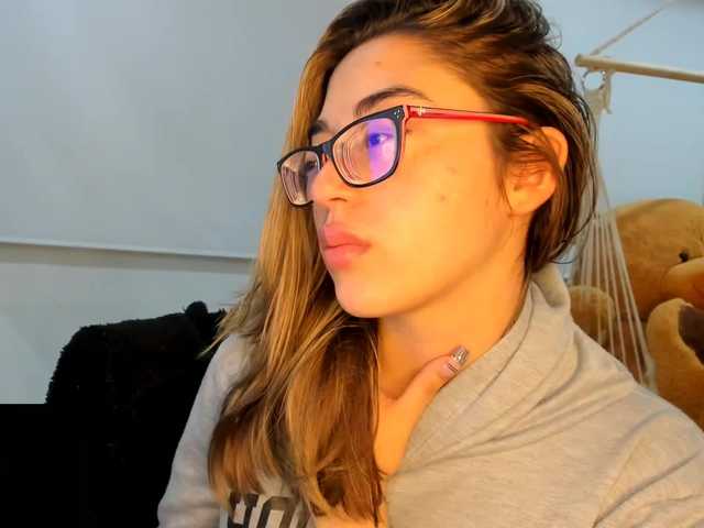 Live sex webcam photo for Charlotte-mwc #271917693