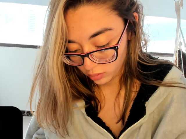 Live sex webcam photo for Charlotte-mwc #272039911