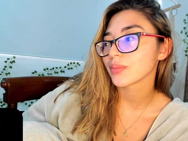 Live sex webcam photo for Charlotte-mwc #272662927