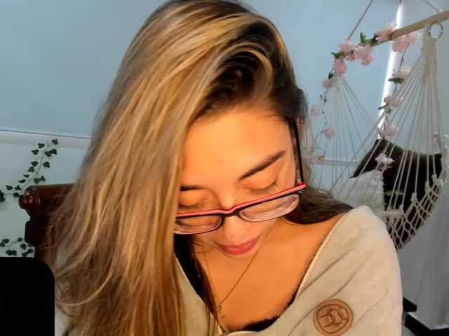 Live sex webcam photo for Charlotte-mwc #272669596