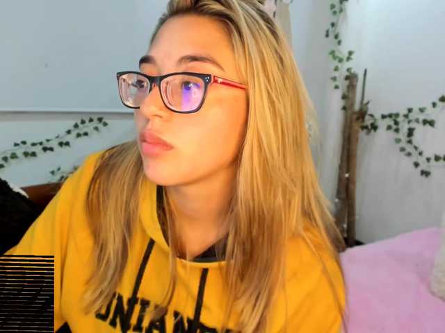 Live sex webcam photo for Charlotte-mwc #273050073