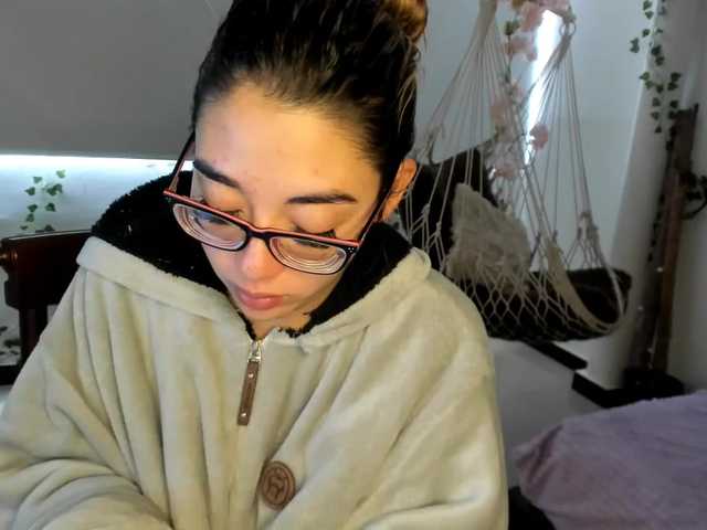 Live sex webcam photo for Charlotte-mwc #274061602