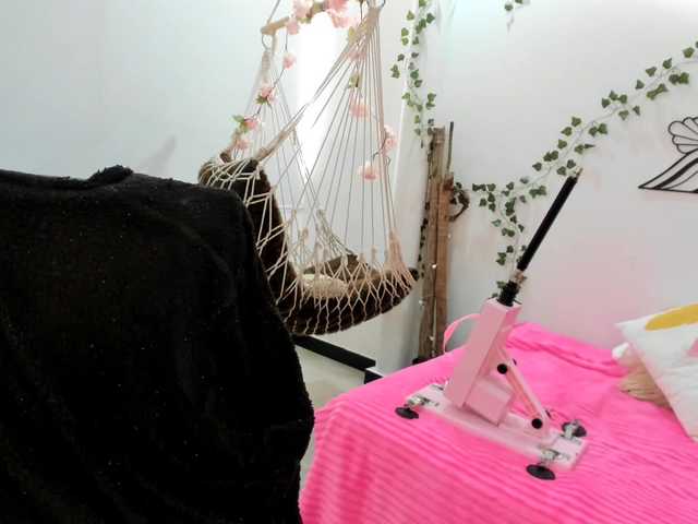 Live sex webcam photo for Charlotte-mwc #274353410