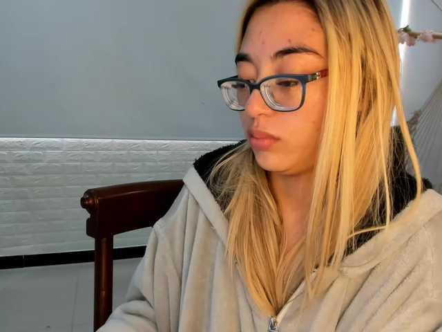 Live sex webcam photo for Charlotte-mwc #274521861