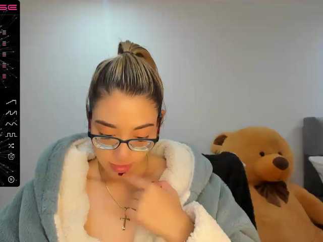 Live sex webcam photo for Charlotte-mwc #275710071