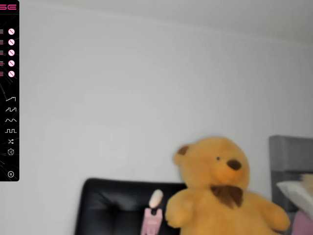 Live sex webcam photo for Charlotte-mwc #275909994