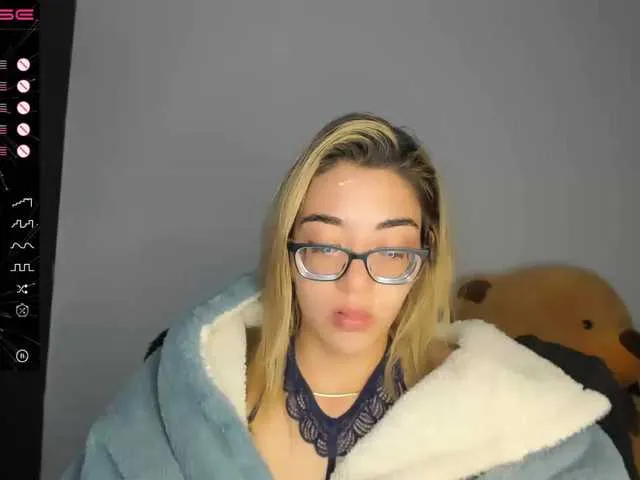 Live sex webcam photo for Charlotte-mwc #275962050