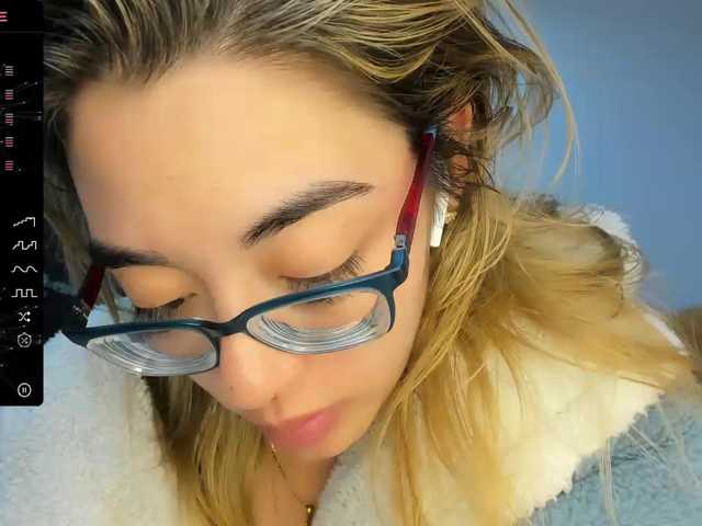 Live sex webcam photo for Charlotte-mwc #276092871