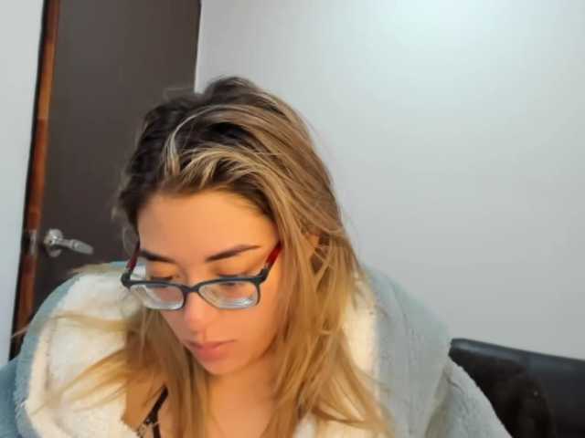 Live sex webcam photo for Charlotte-mwc #276854229