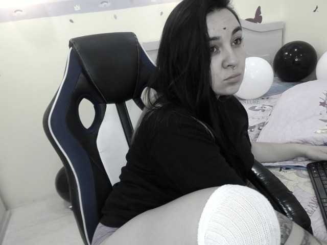 Live sex webcam photo for Charlotte-one #272713420