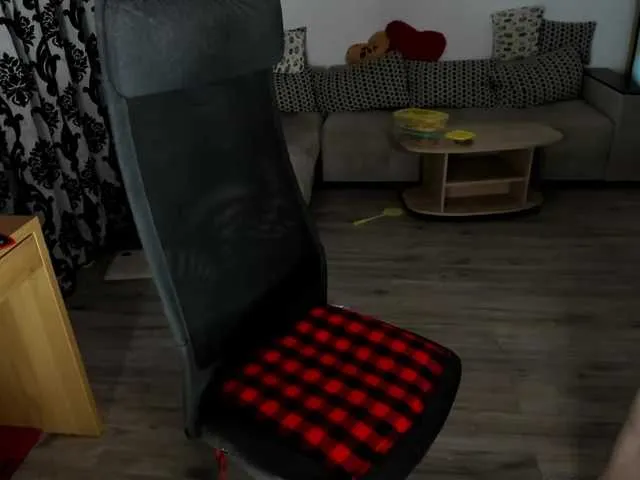 Live sex webcam photo for Charlotte4u #290583853