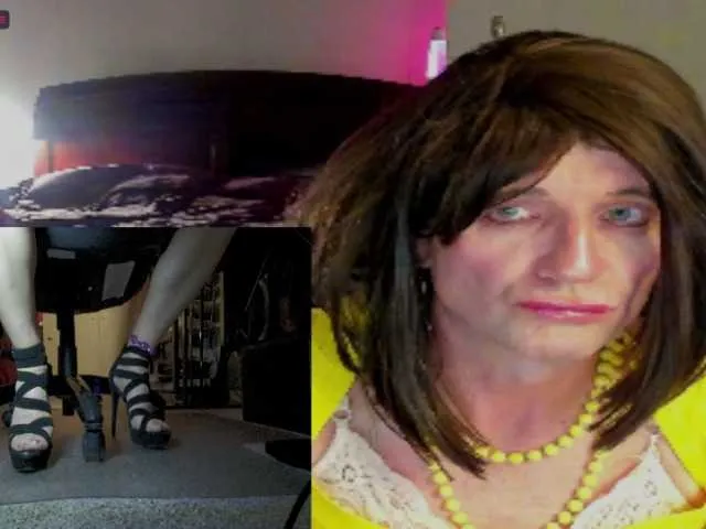 Live sex webcam photo for CharlotteAsh #275777153