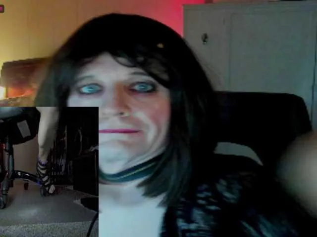 Live sex webcam photo for CharlotteAsh #275782437