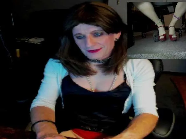 Live sex webcam photo for CharlotteAsh #275824785