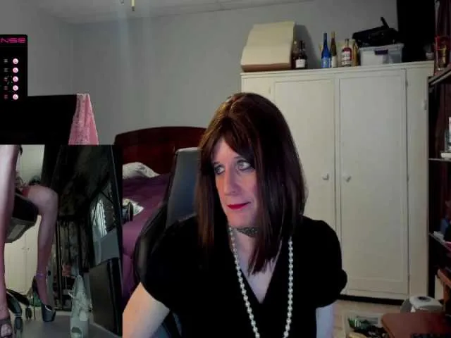 Live sex webcam photo for CharlotteAsh #275951790