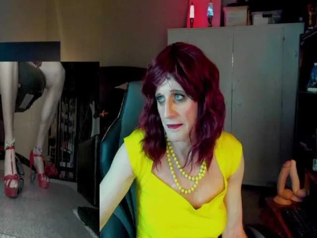 Live sex webcam photo for CharlotteAsh #275973907