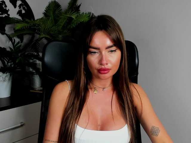 Live sex webcam photo for CharlotteDD #275518520