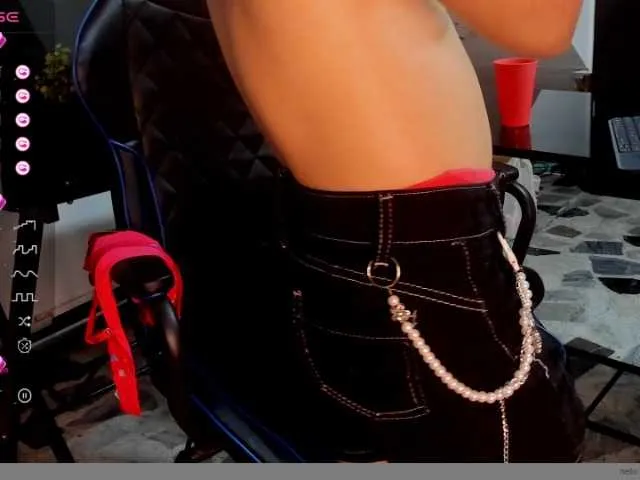 Live sex webcam photo for CharlotteMuller #278091555