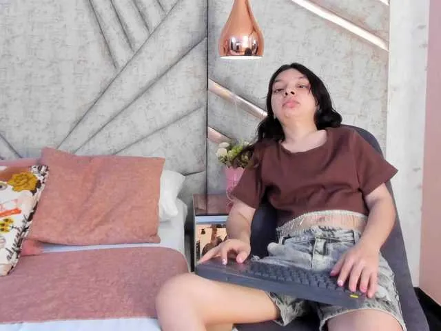 Live sex webcam photo for CharlotteMuller #290657895