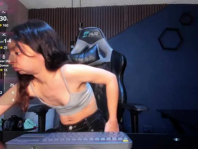 Live sex webcam photo for CharlotteMuller #290922645