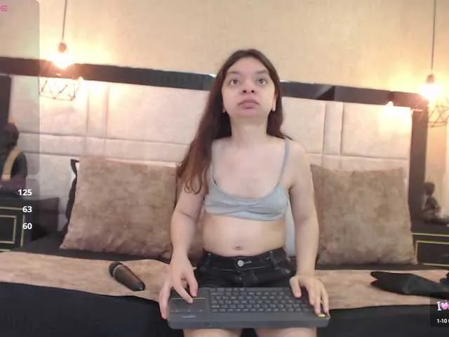 Live sex webcam photo for CharlotteMuller #290940464