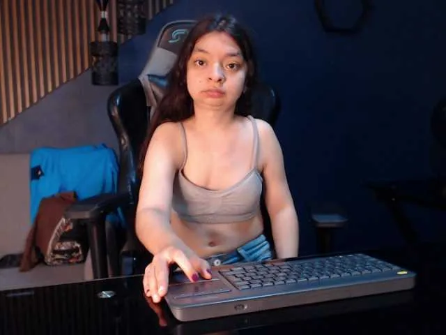 Live sex webcam photo for CharlotteMuller #291209217