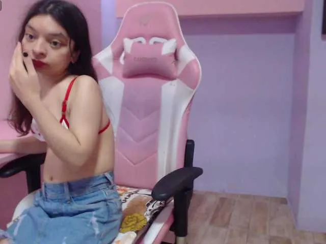 Live sex webcam photo for CharlotteMuller #291748250