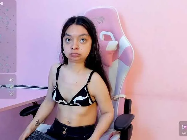 Live sex webcam photo for CharlotteMuller #292238462
