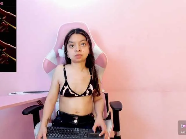 Live sex webcam photo for CharlotteMuller #292292177