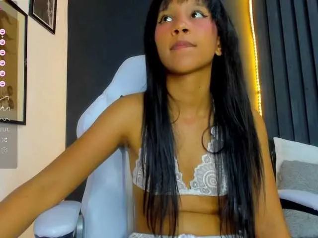 Live sex webcam photo for CharlotteQueen #277187965