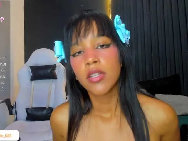 Live sex webcam photo for CharlotteQueen #277312429