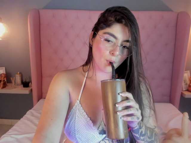 Live sex webcam photo for CharlotteWhii #273179893