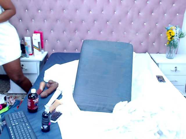 Live sex webcam photo for CharlotteWill #276272622