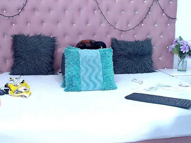 Live sex webcam photo for CharlotteWill #290829268