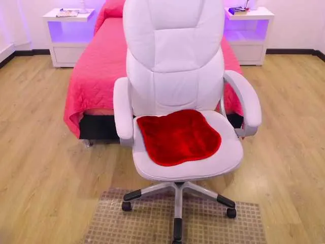 Live sex webcam photo for Charming-Mia #271741941