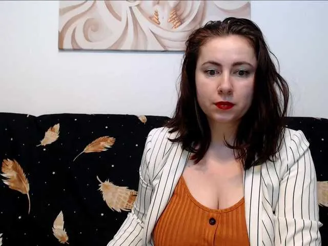 Live sex webcam photo for CharmingWanda #272153380