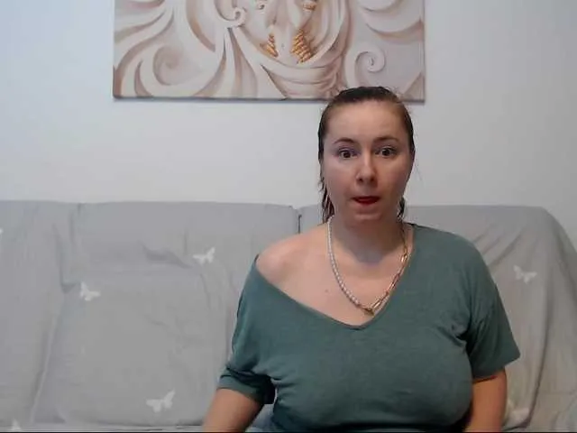 Live sex webcam photo for CharmingWanda #273596684