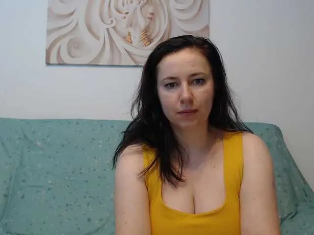 Live sex webcam photo for CharmingWanda #274661511