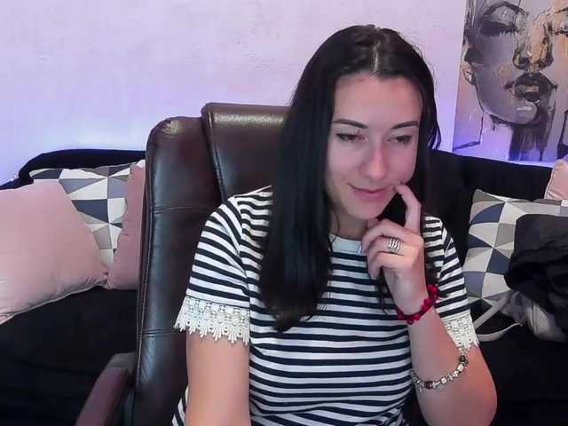 Live sex webcam photo for CharmyVera #273844223