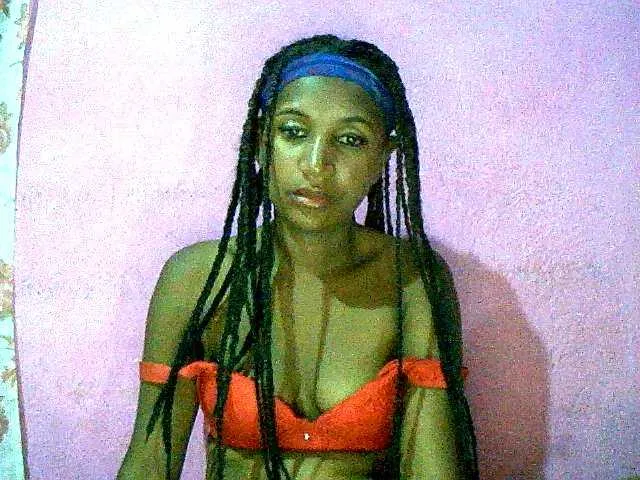 Live sex webcam photo for Chellah01 #290739398