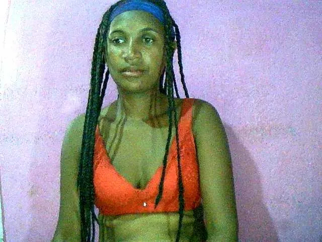 Live sex webcam photo for Chellah01 #290743594