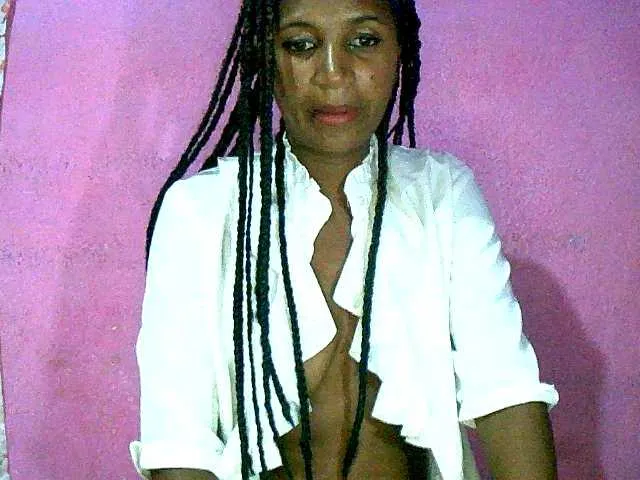 Live sex webcam photo for Chellah01 #290745258