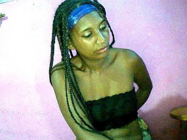 Live sex webcam photo for Chellah01 #290751484